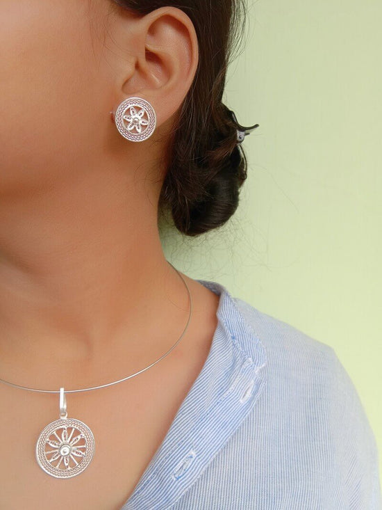 Hasli Necklace Chakra