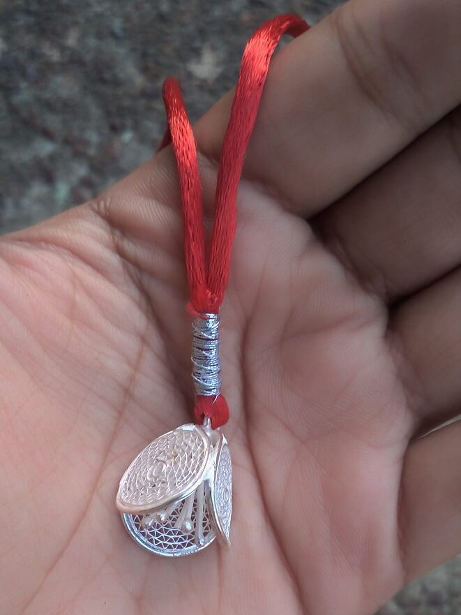 
                      
                        Silver Lumba Rakhi RAK118_2
                      
                    