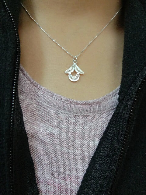 
                      
                        Silver Pendant Blossom
                      
                    
