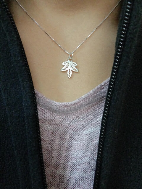
                      
                        Silver Pendant Leaf
                      
                    