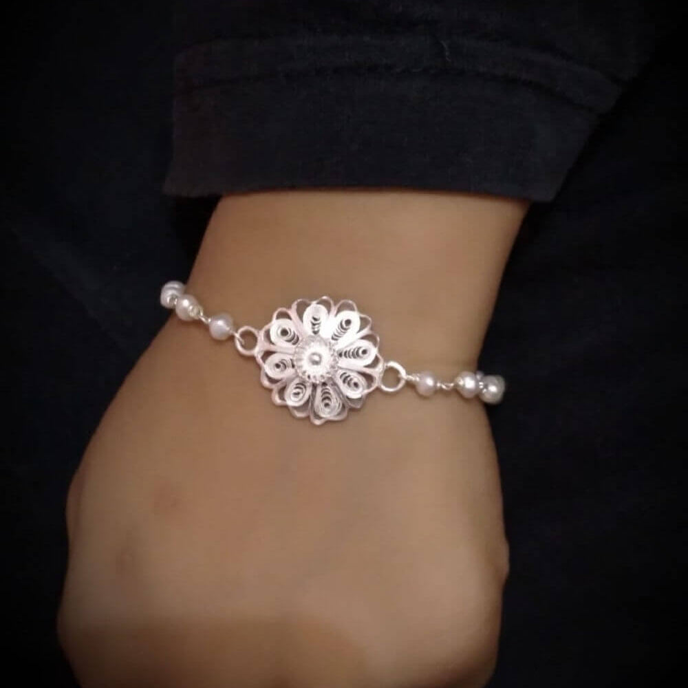 
                      
                        Silver Rakhis for kids RAK047_2
                      
                    