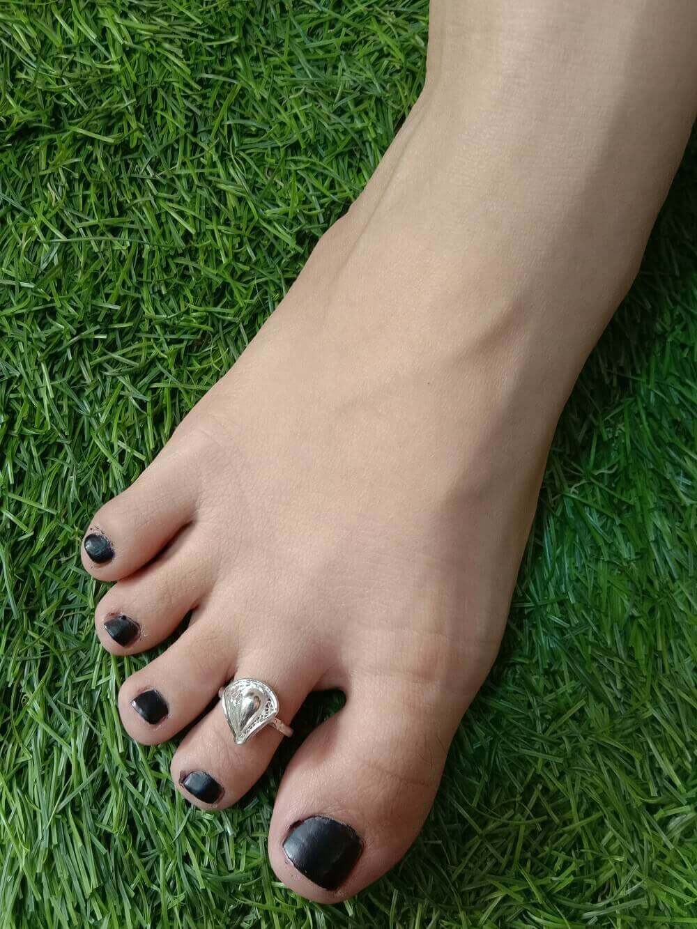 Load image into Gallery viewer, Petal Toe Ring Single
