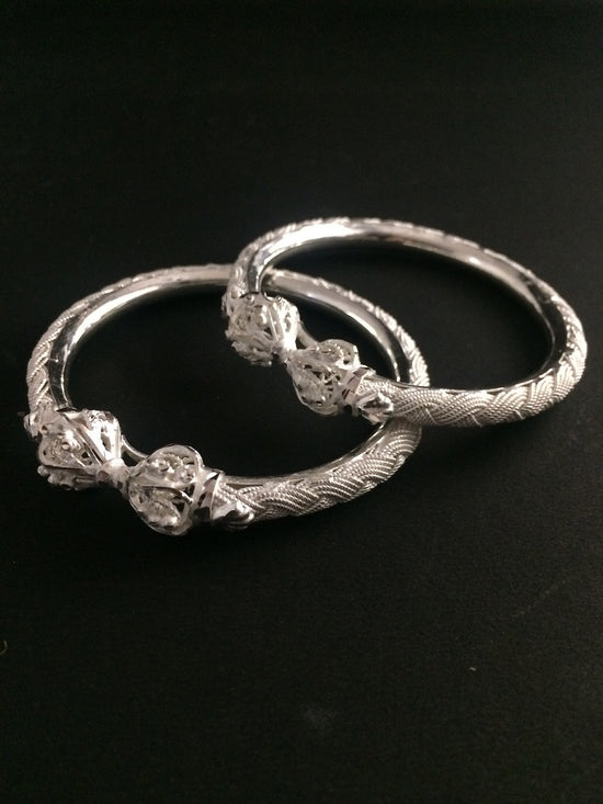 Load image into Gallery viewer, Silver Bangles      
