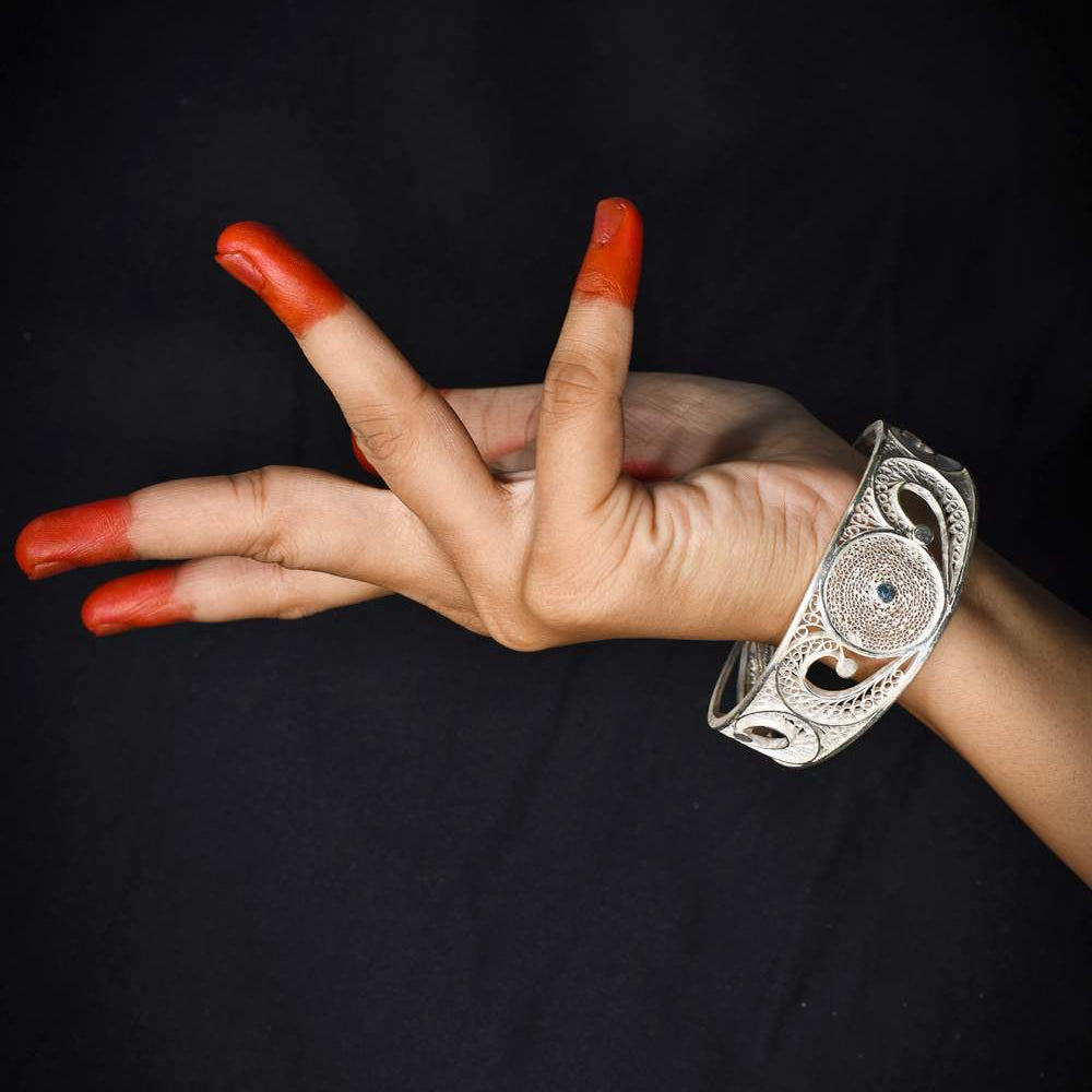 
                      
                        Silver Bangles Online
                      
                    