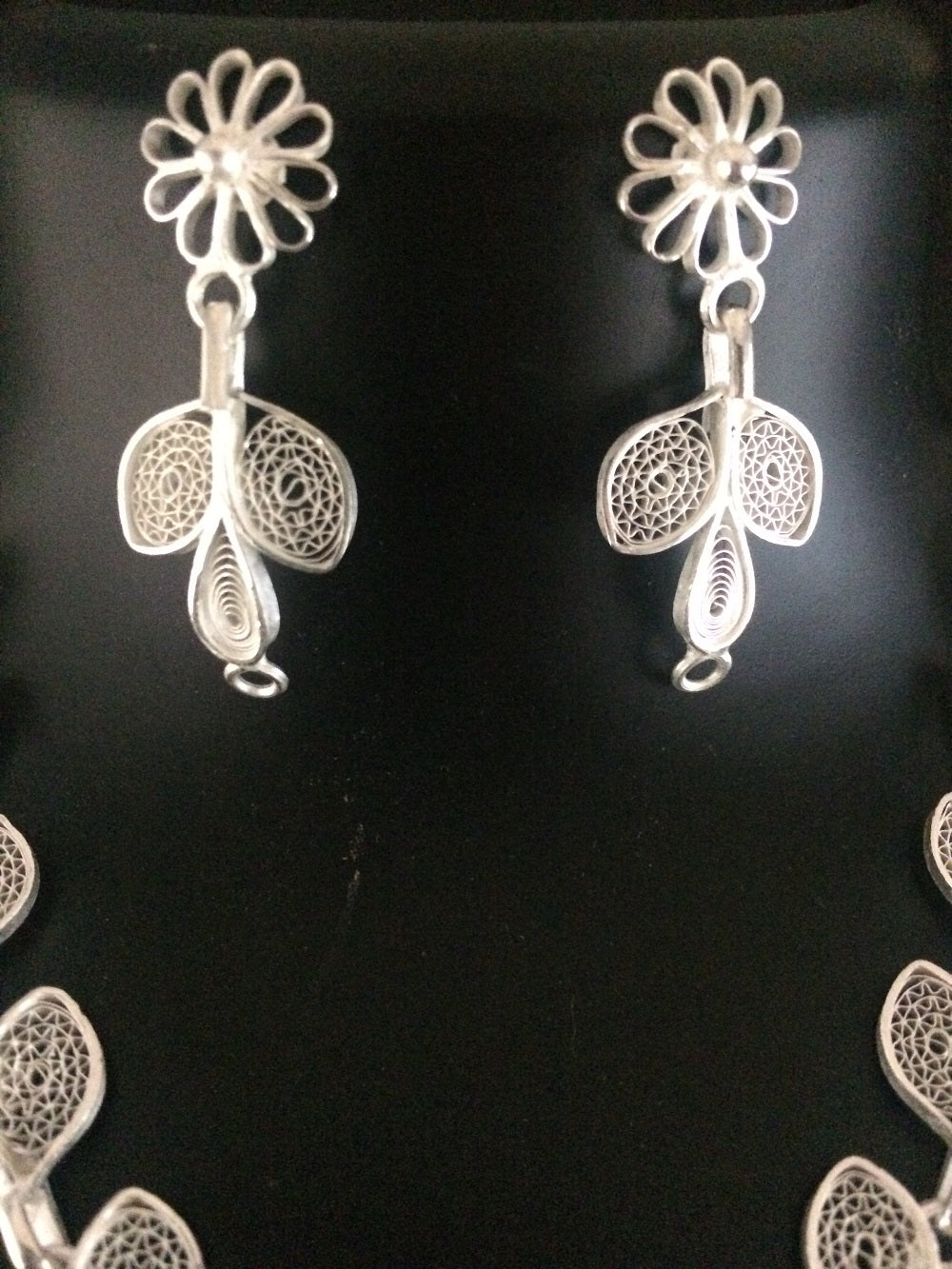 Load image into Gallery viewer, Silver Earrings in Filigree     
