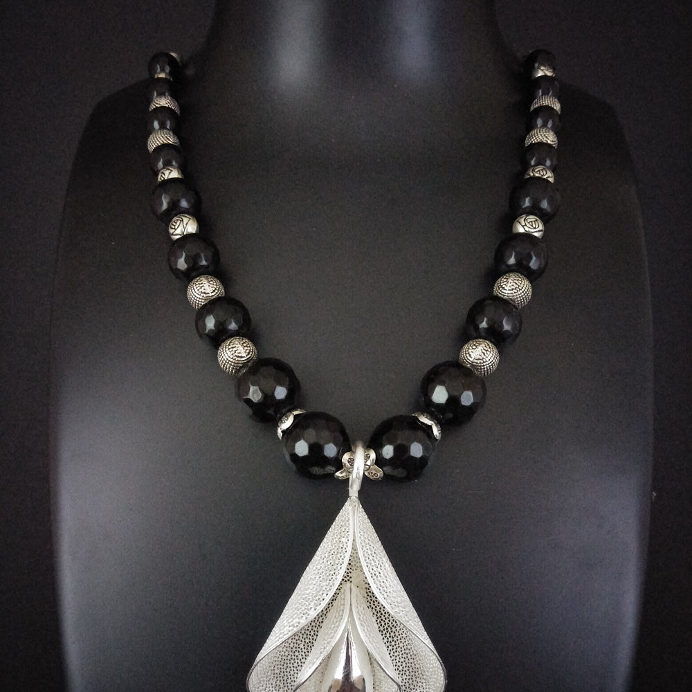 
                      
                        Silver Filigree Jewelry by Silverlinings        
                      
                    