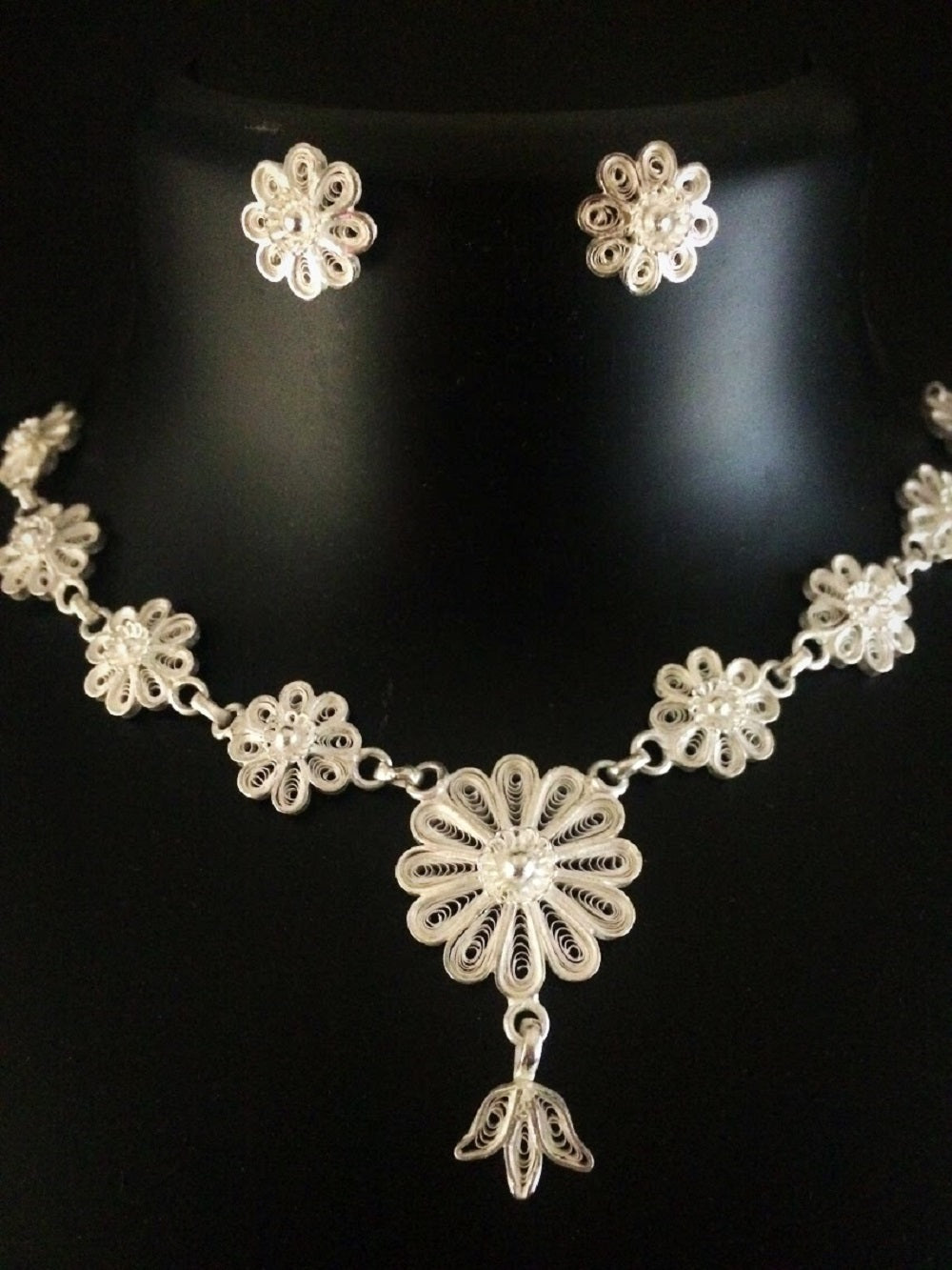 Load image into Gallery viewer, Silver Filigree Necklace    
