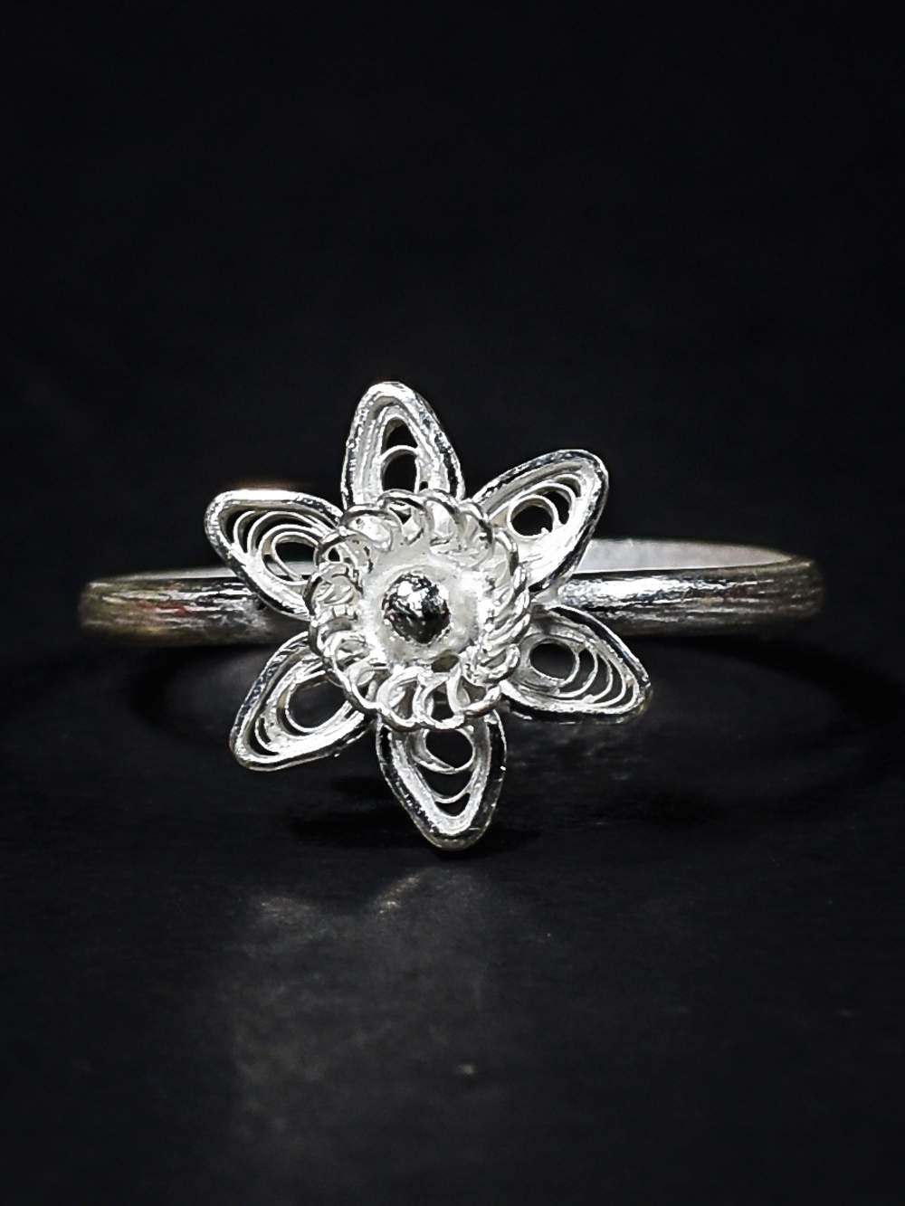 Load image into Gallery viewer, Silver Filigree Rings
