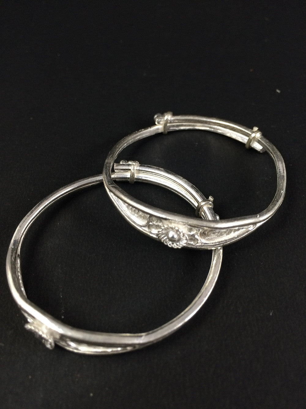 Load image into Gallery viewer, Silver Filigree baby Bangles
