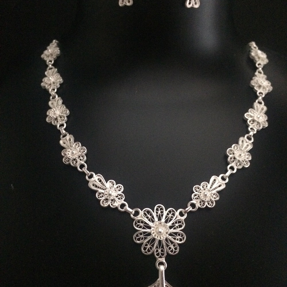 Silver Fligree Necklace         
