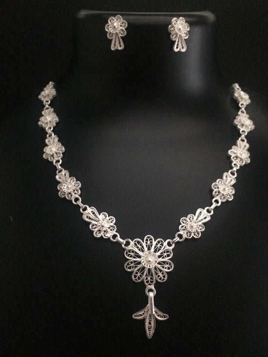 Silver Fligree Necklace         