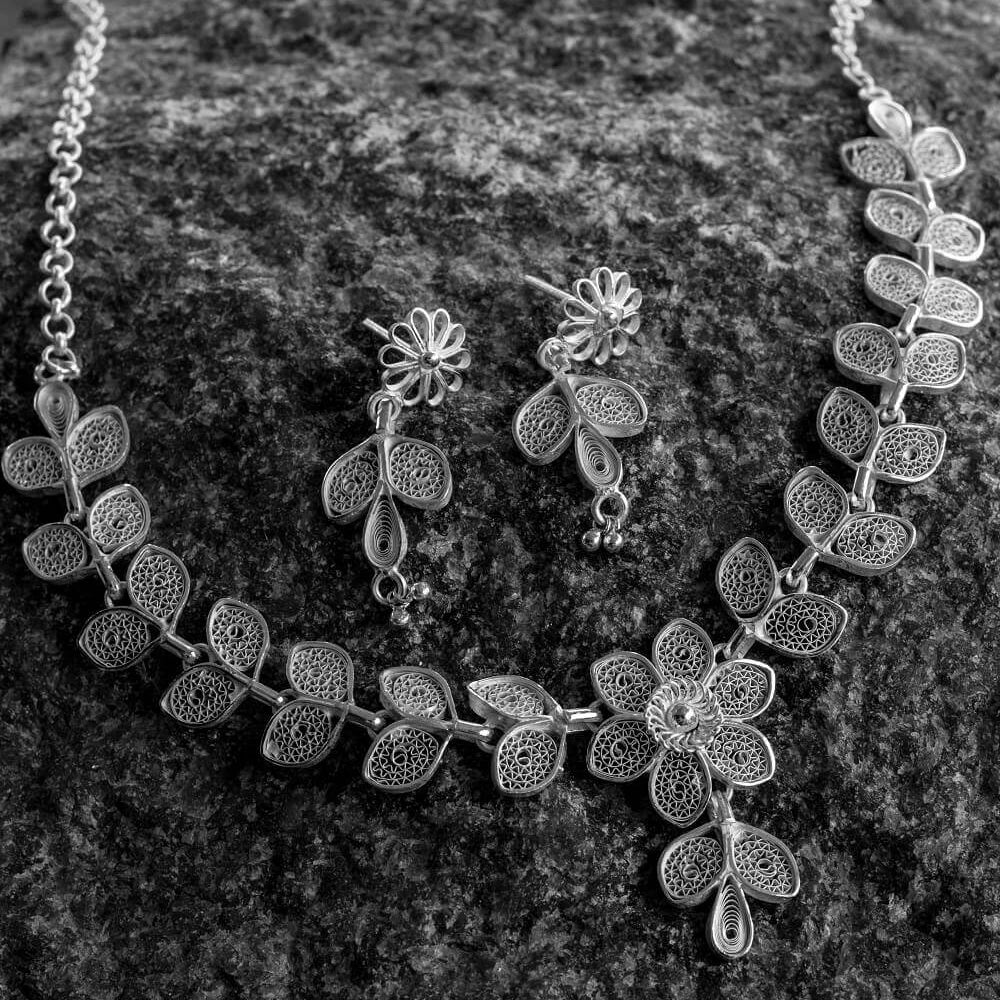 
                      
                        Silver Necklace      
                      
                    