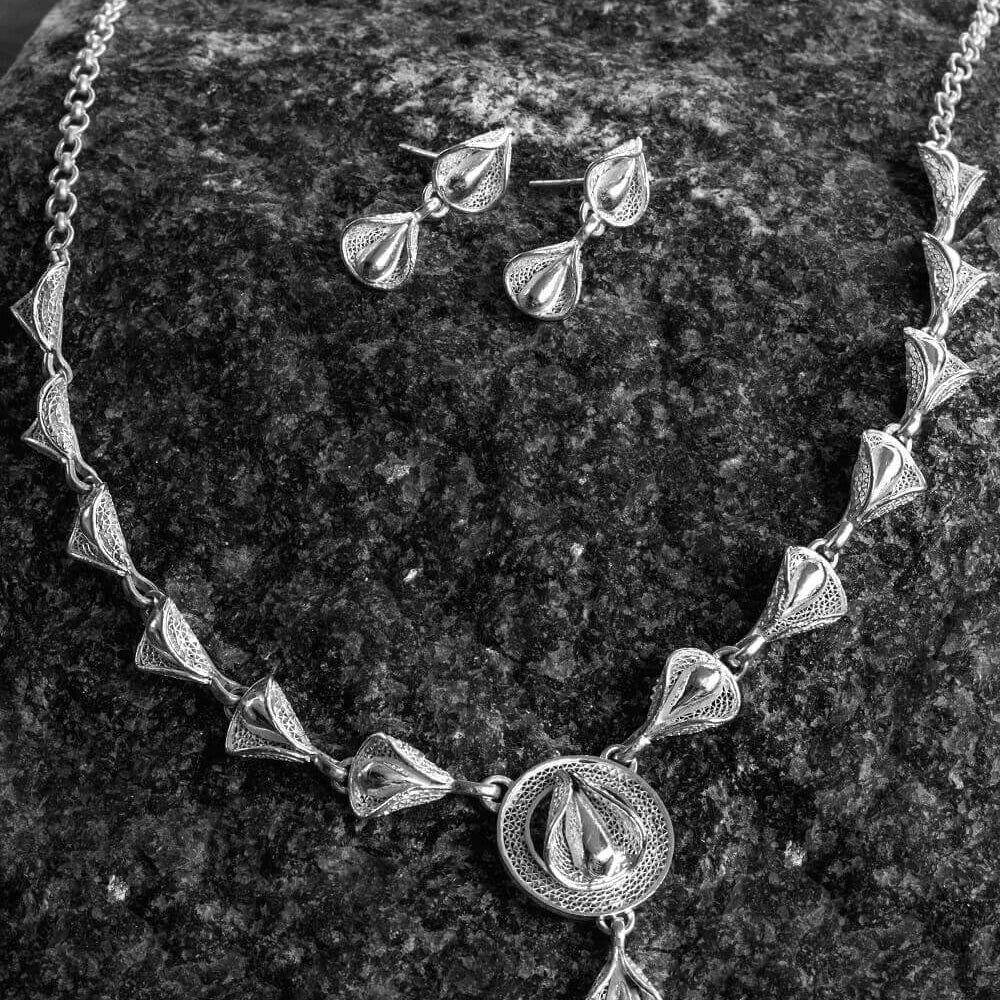
                      
                        Silver Necklace       
                      
                    