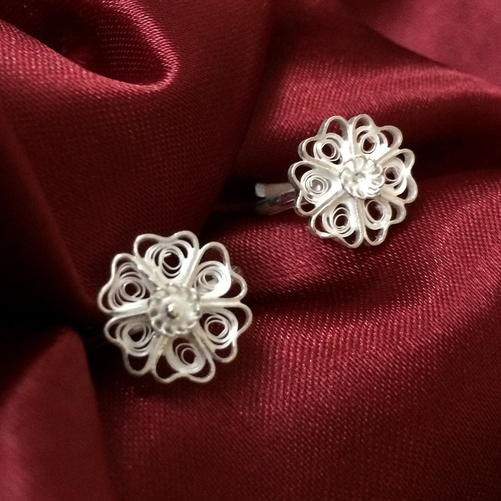
                      
                        Silver Toe rings
                      
                    