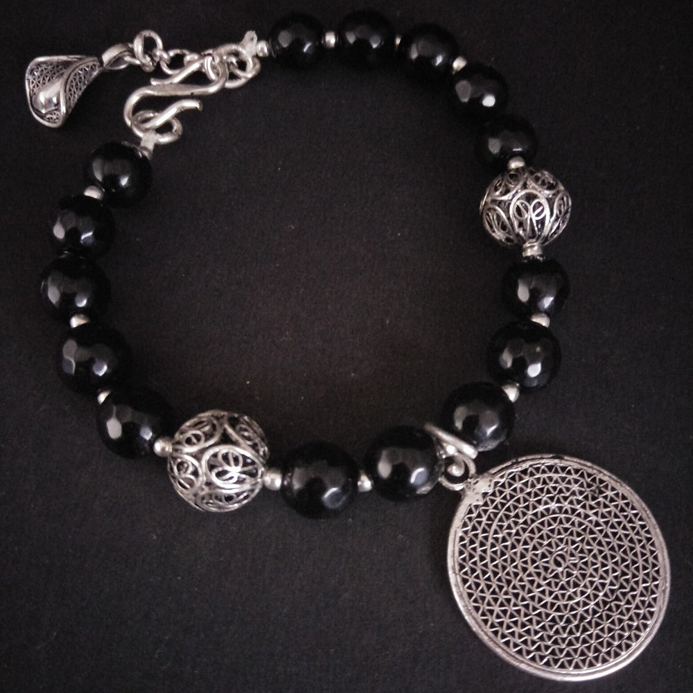 Black beads bracelet online