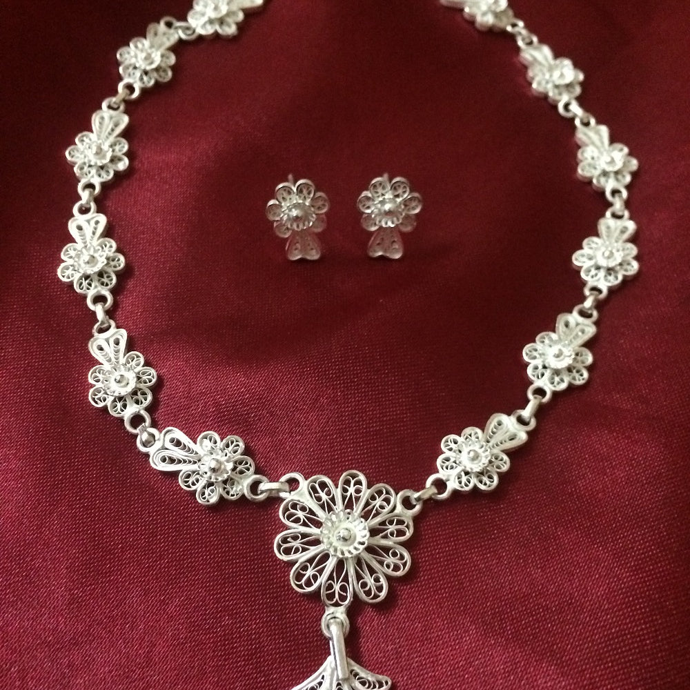 
                      
                        Silver necklace        
                      
                    