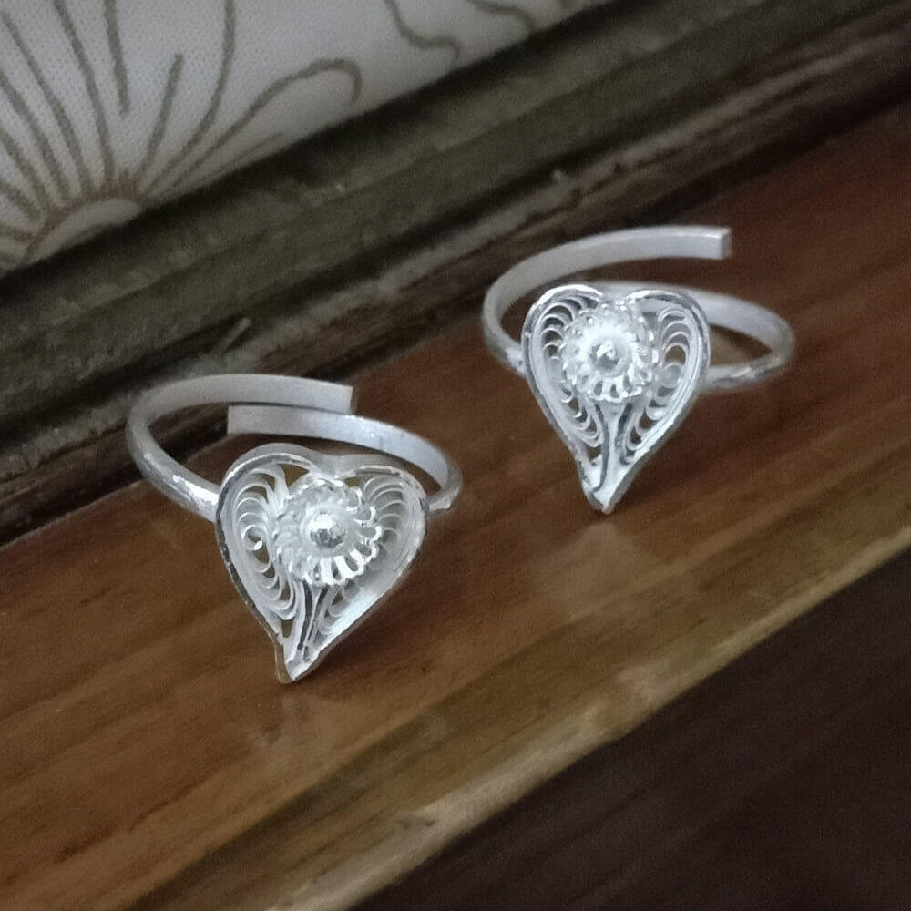 
                      
                        Paan Toe Rings
                      
                    