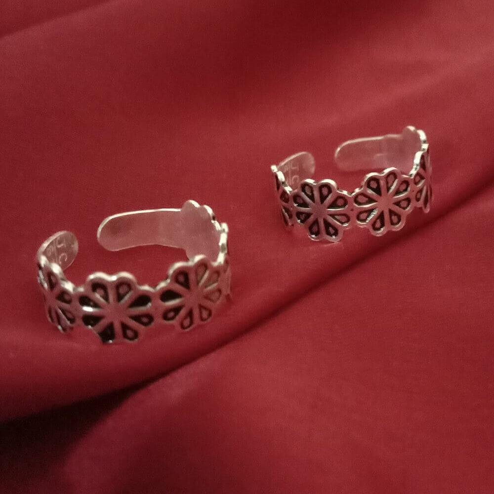 
                      
                        Oxidised Toe Ring Single
                      
                    