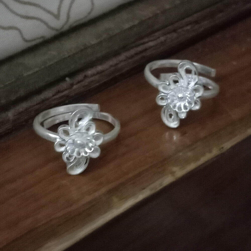 
                      
                        Designer Toe Rings
                      
                    