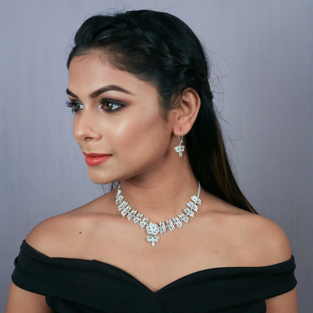 Trendy Necklaces Online India       