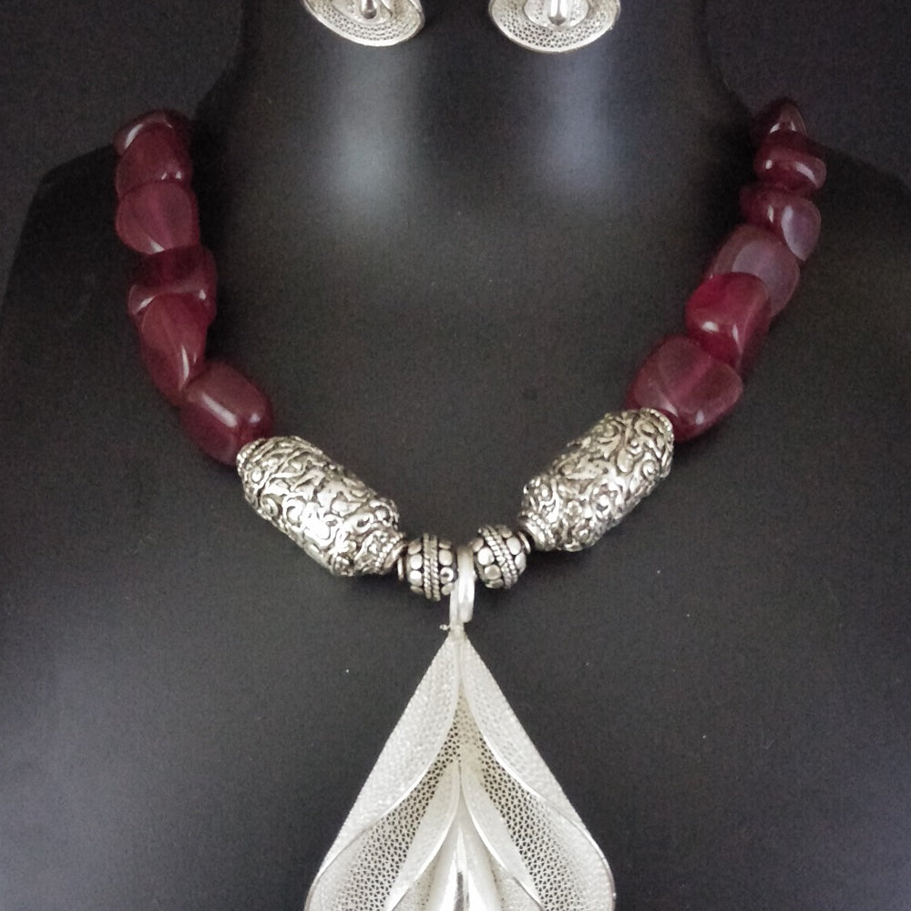
                      
                        Trendy necklaces           
                      
                    