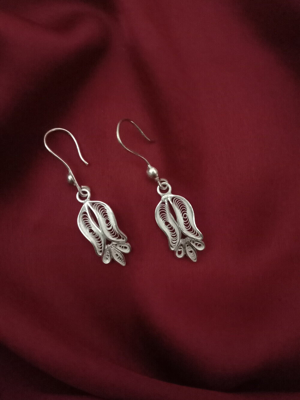 Load image into Gallery viewer, Filigree Tulips Earrings
