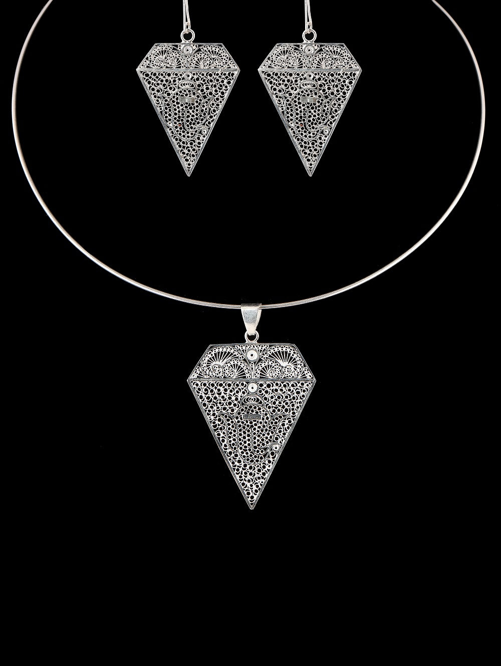 Load image into Gallery viewer, Vighnahara Earrings and Pendant Set
