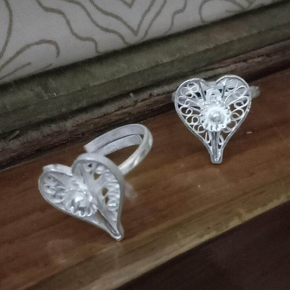 
                      
                        Heart Toe Rings
                      
                    