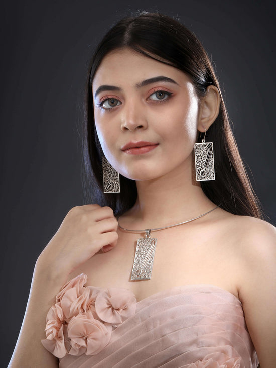 Veena Earrings and Pendant Set
